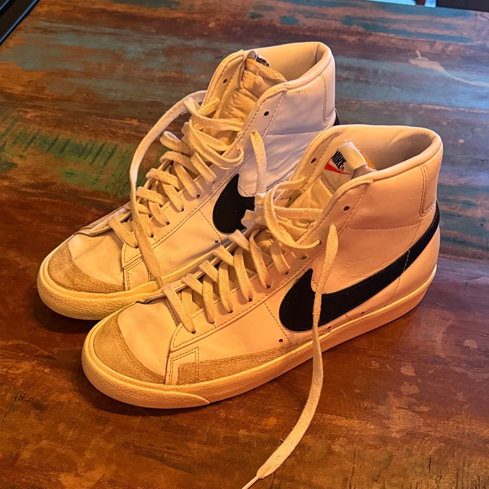 Nike White and Gold Sneakers